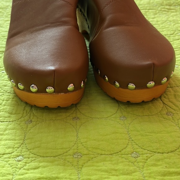 Clogs - Picture 7 of 9